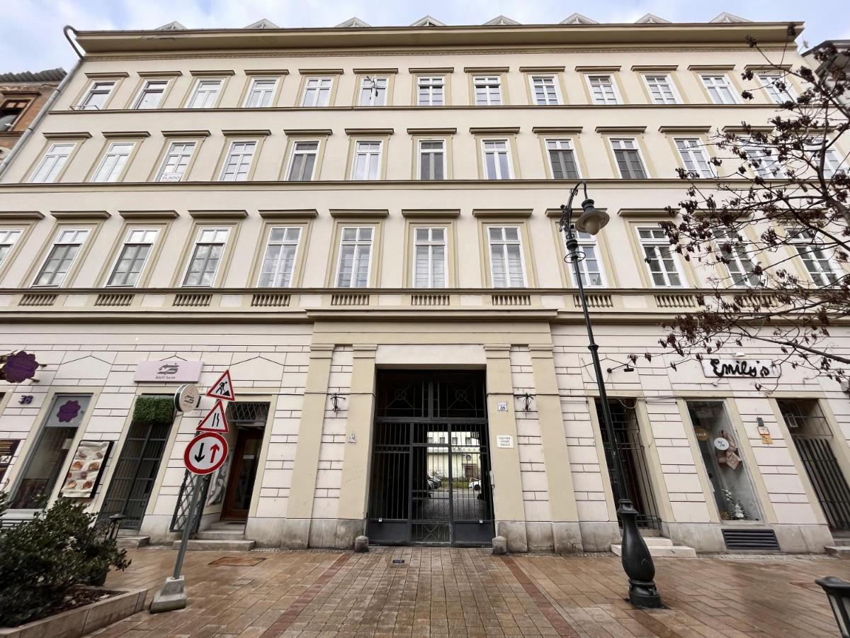 Luxury Quentin Apartment 3 Bedrm, 2 Bathrm Budapest Kültér fotó